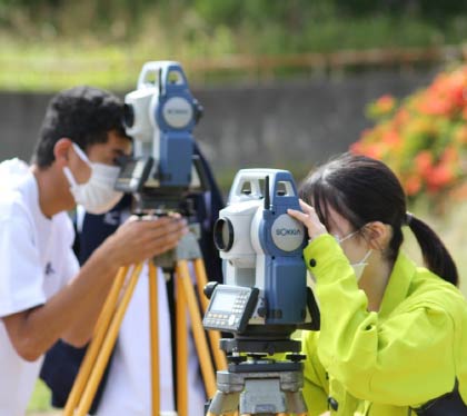 土木建築工学科 測量実習